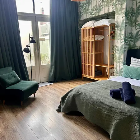 Lägenhet Centre With Roof Terrace And Parking With Additional Costs