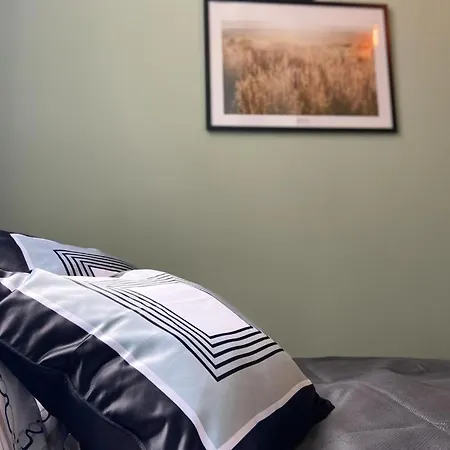 Lägenhet Centre With Roof Terrace And Parking With Additional Costs *